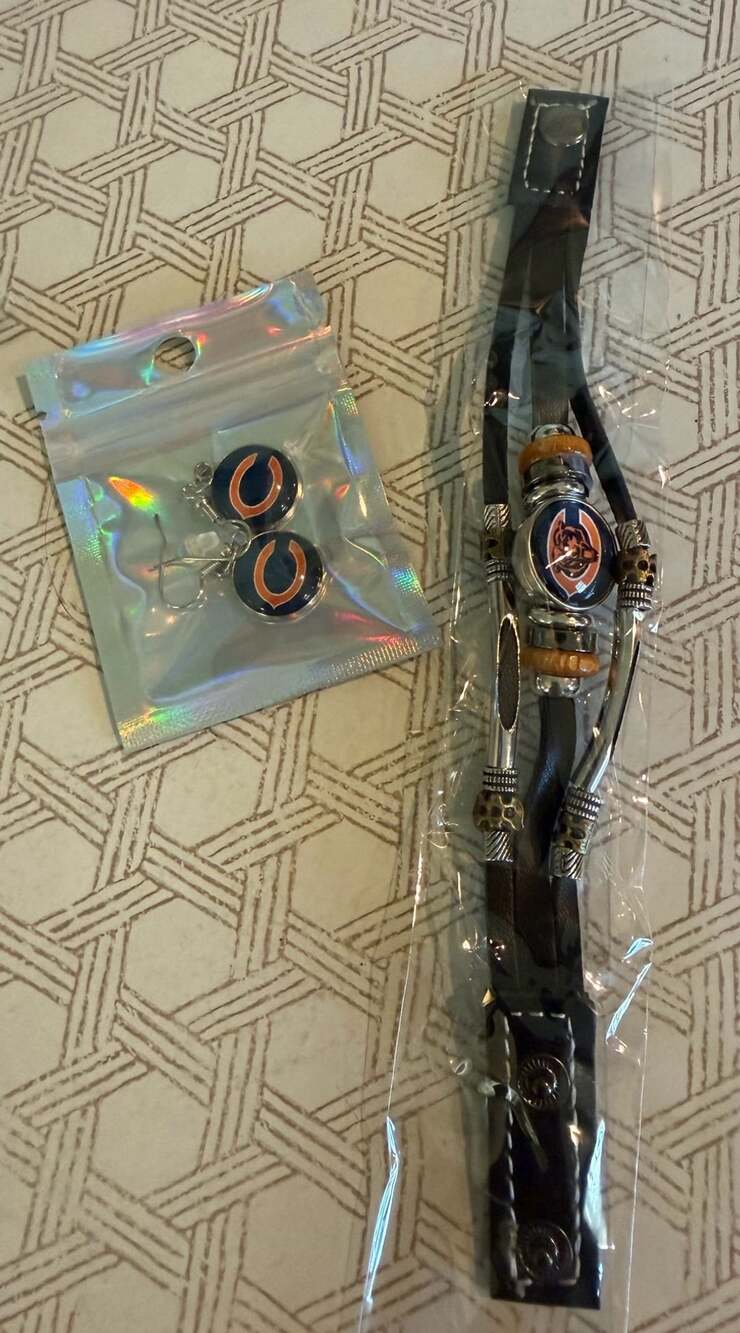 Chicago Bears NFL Fan Jewelry Set with Beaded Leather Bracelet and Logo Earrings - Picture 3 of 3